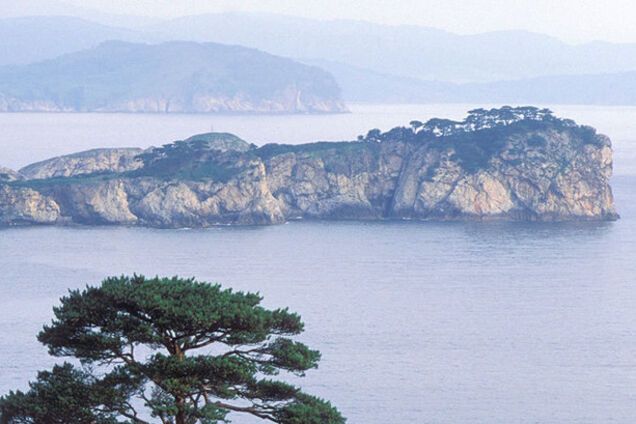 Шхуна КНДР атаковала российских пограничников в Японском море: есть раненые