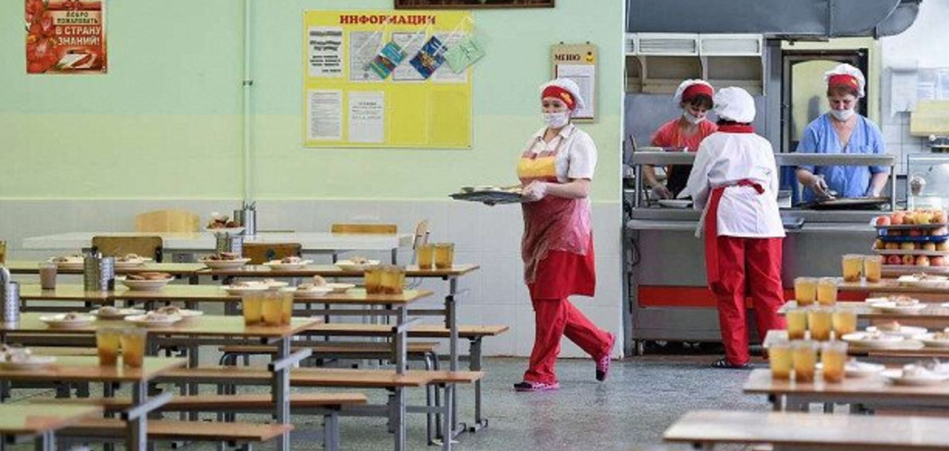 Под Киевом маме больного ребенка запретили заходить в школьную столовую: возник скандал