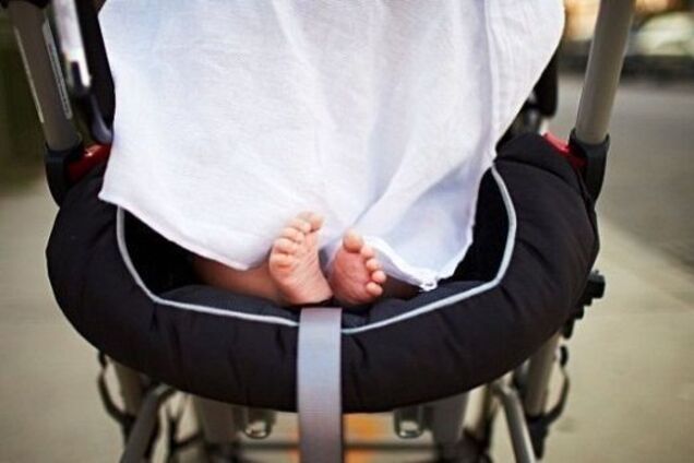 В Днепре мужчина шарился по детским коляскам