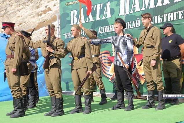 Новости Крымнаша. Россия стоит на коленях и нас на них ставит