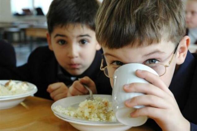 Скандал вокруг питания в школах Днепра: родители льготников жалуются на то, что их детей ущемляют