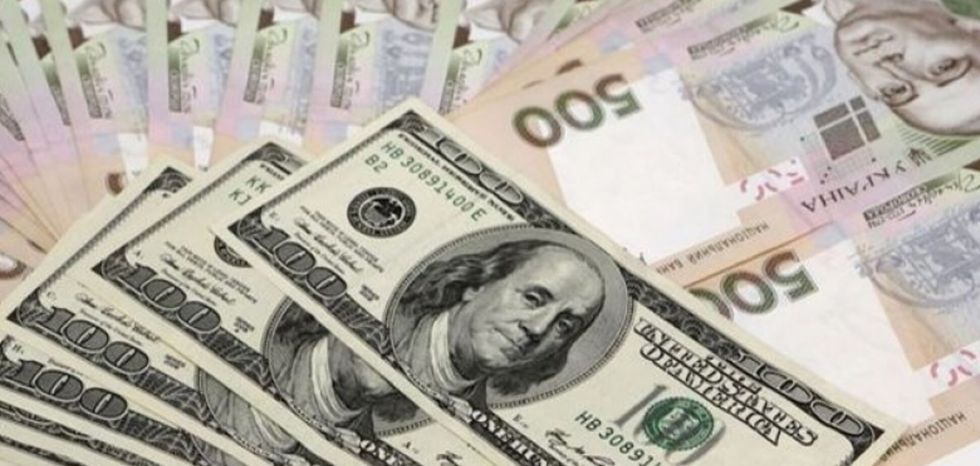 Украинцев ждет новый курс доллара: крупное агенство озвучило прогноз