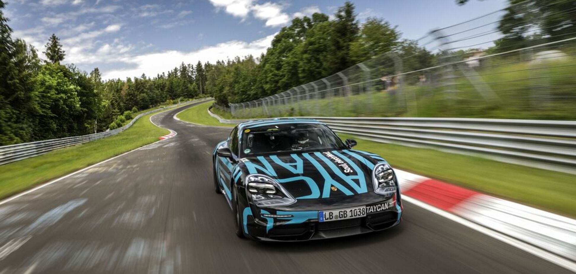Самый быстрый электрокар: в Porsche рассказали, как 'поставят на место' Tesla