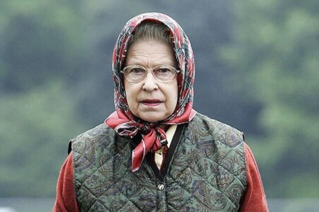 Королева Британии затроллила туристов: что произошло