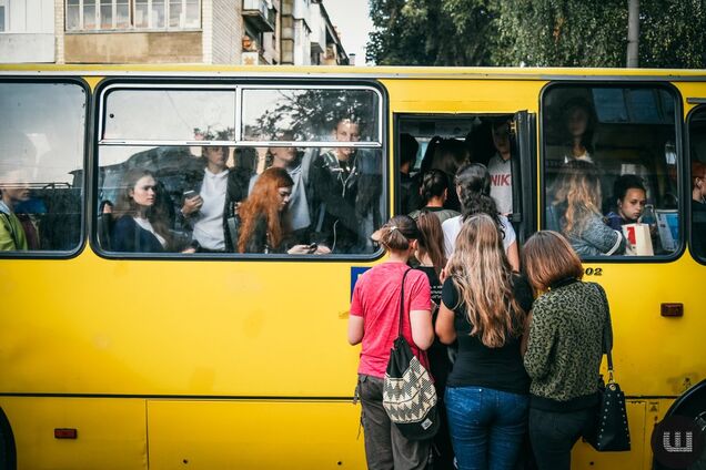 Вдарилася головою: в Дніпрі трапилася НП з дівчиною у маршрутці