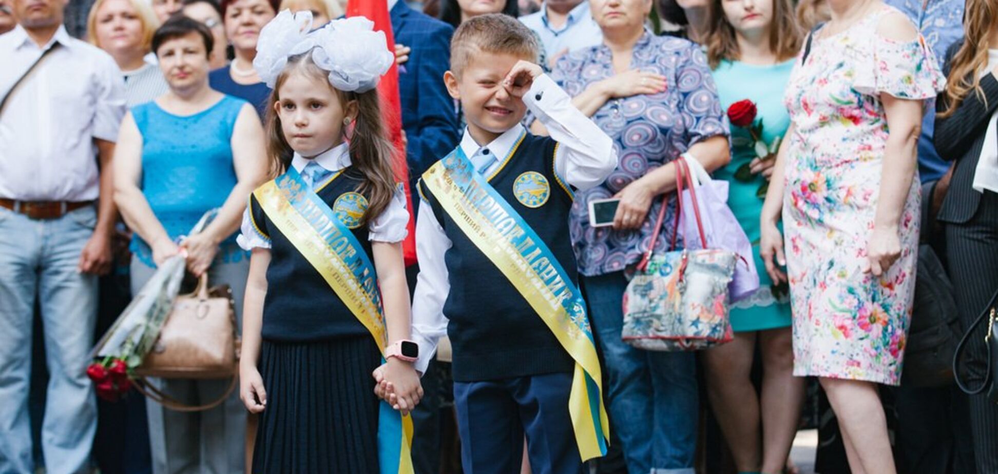 В большинстве школ Украины отмечают День знаний: фото из регионов