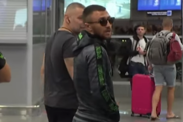 'Не тисніть так сильно!' Ломаченко повернувся до України й потрапив під натиск фанатів