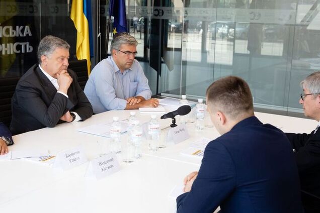 "Восстановление суверенитета, а не капитуляция": Порошенко встретился с главой Всемирного Конгресса Украинцев