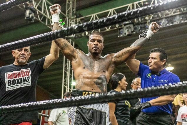 Соперник Усика перед боем с украинцем добыл победу мощным нокаутом: опубликовано видео