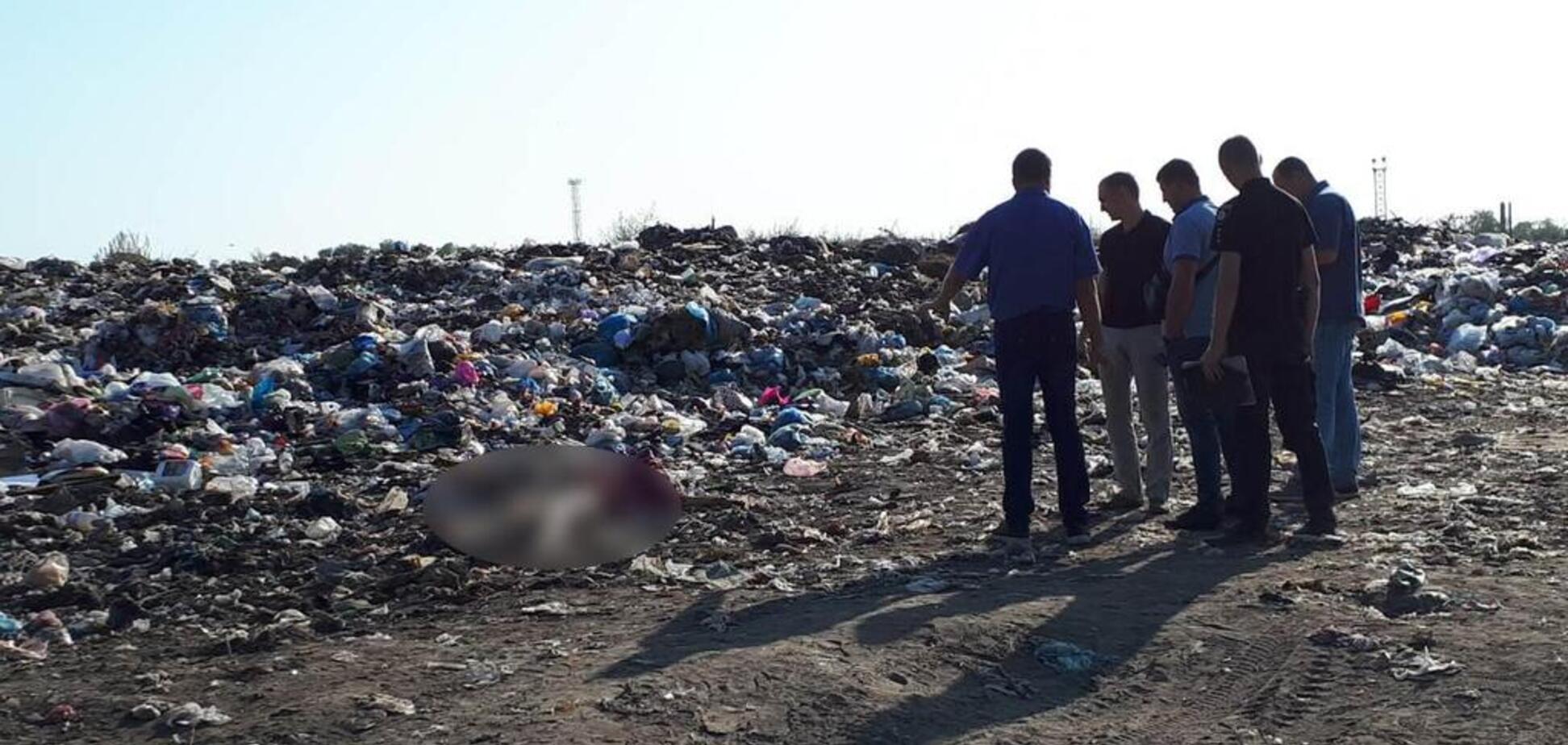 Дорогий годинник і манікюр: на Харківщині серед сміття знайшли труп жінки