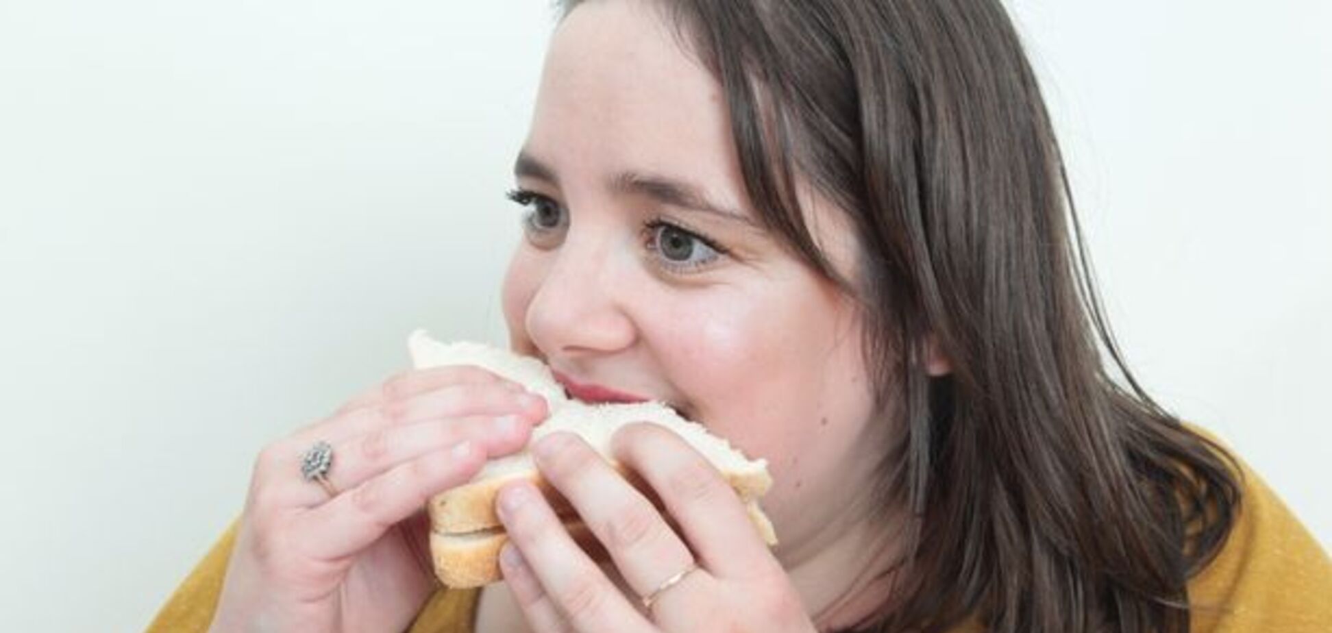 Девушка из-за страха ест только бутерброды: фото после 'диеты'