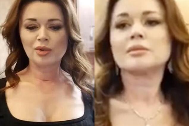 В окружении Заворотнюк рассказали о шраме на шее актрисы