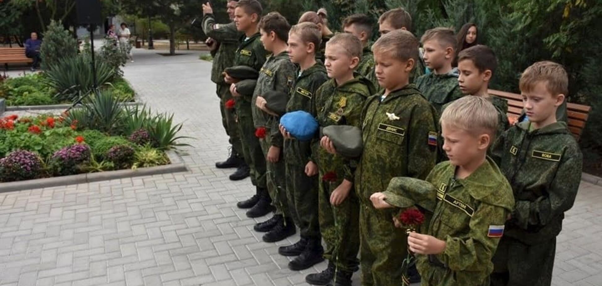 Дети в военной форме