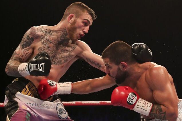 Британський боксер жорстко забив чемпіона і взяв титул - відео нокауту