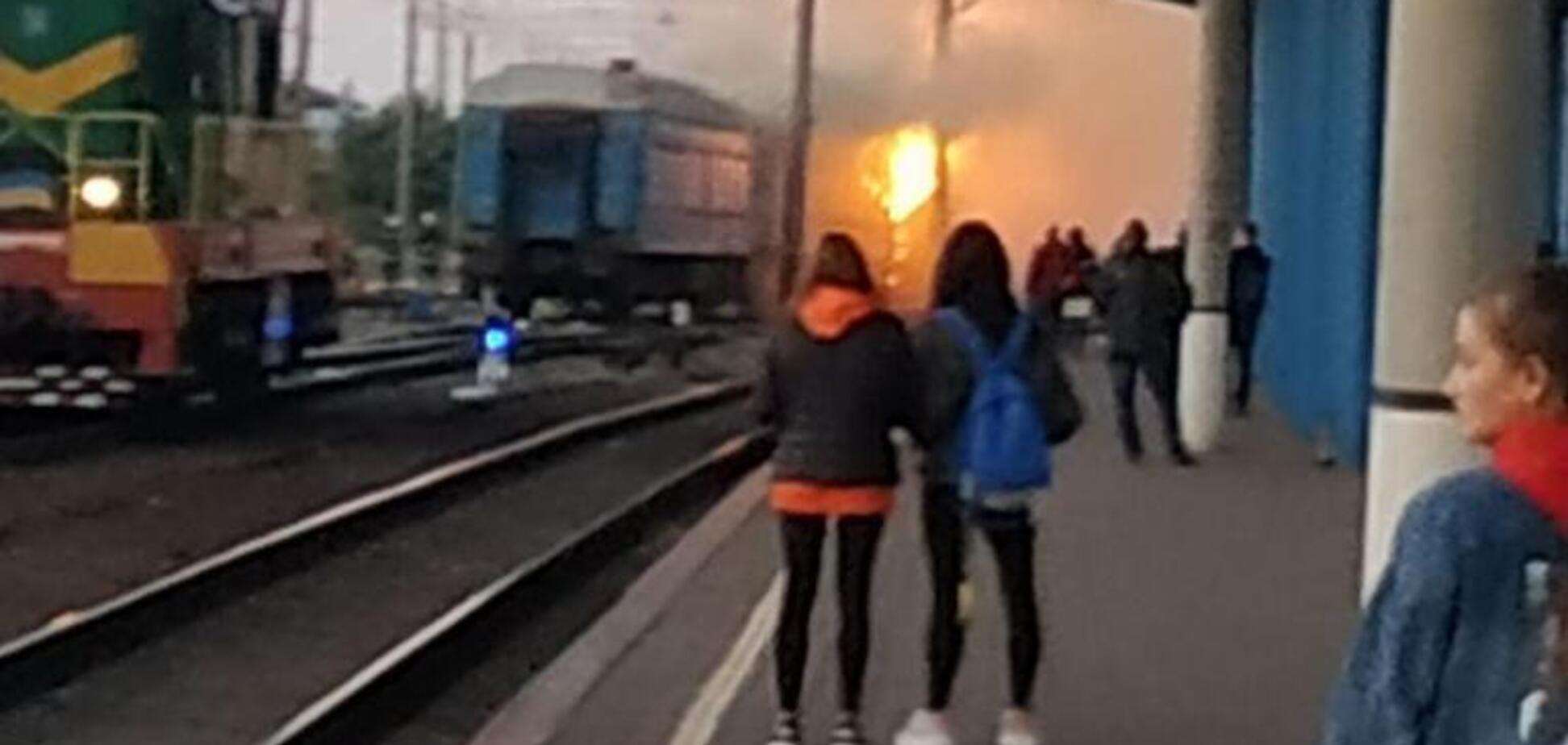 В Виннице загорелся пассажирский поезд: подробности и фото ЧП