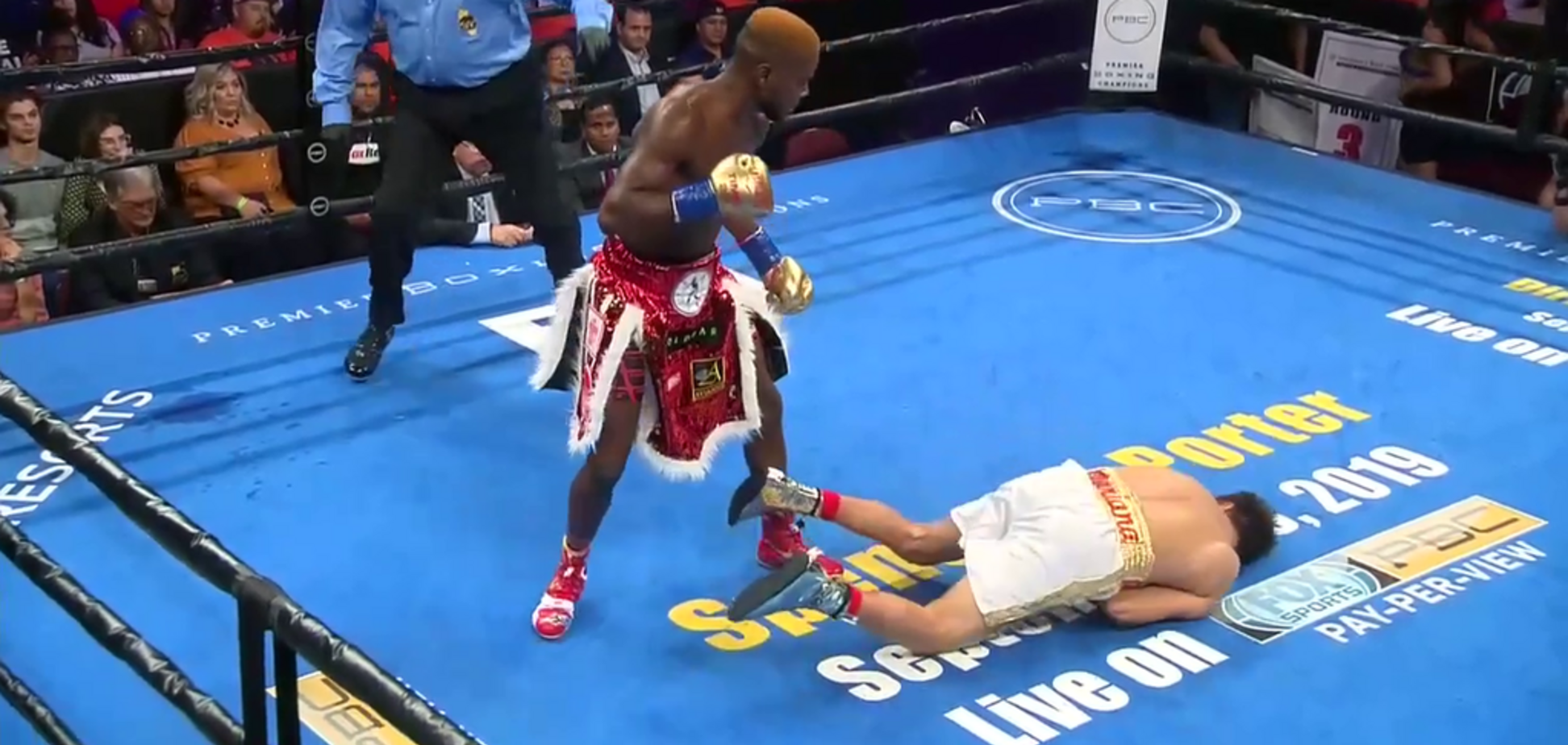 Непобедимый боксер отправил соперника в жуткий нокаут