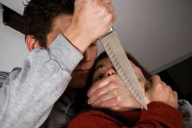 В Днепре мужчина всадил нож в грудь собственной жене