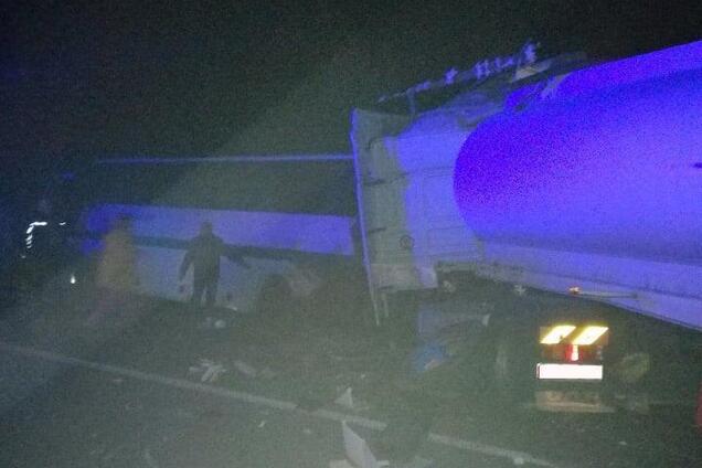 В Житомирской области грузовик влетел в автобус