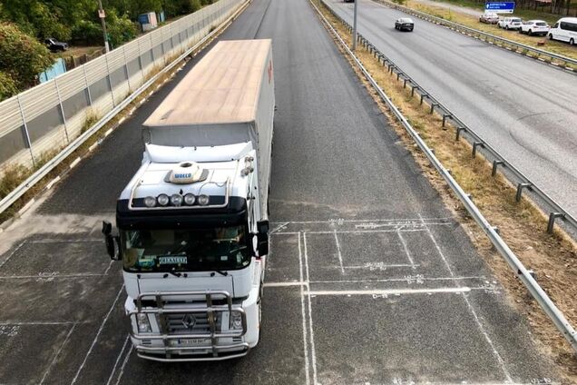 Штрафи – не за горами: у Гончарука пообіцяли прорив із проблемою перевантажених фур