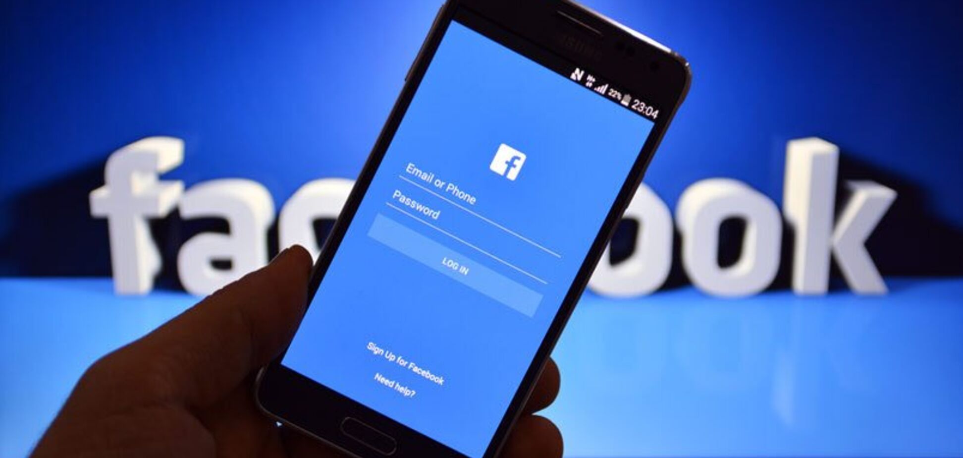 У роботі Facebook стався збій