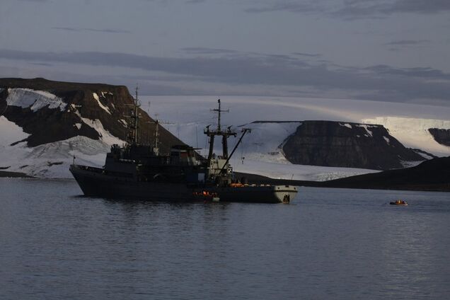 Флот молчит: военный катер РФ затонул в Арктике после необычного нападения