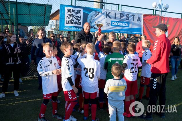 Легенда 'Бенфики' открыл академию в Харькове и вручил Кубок в Киеве