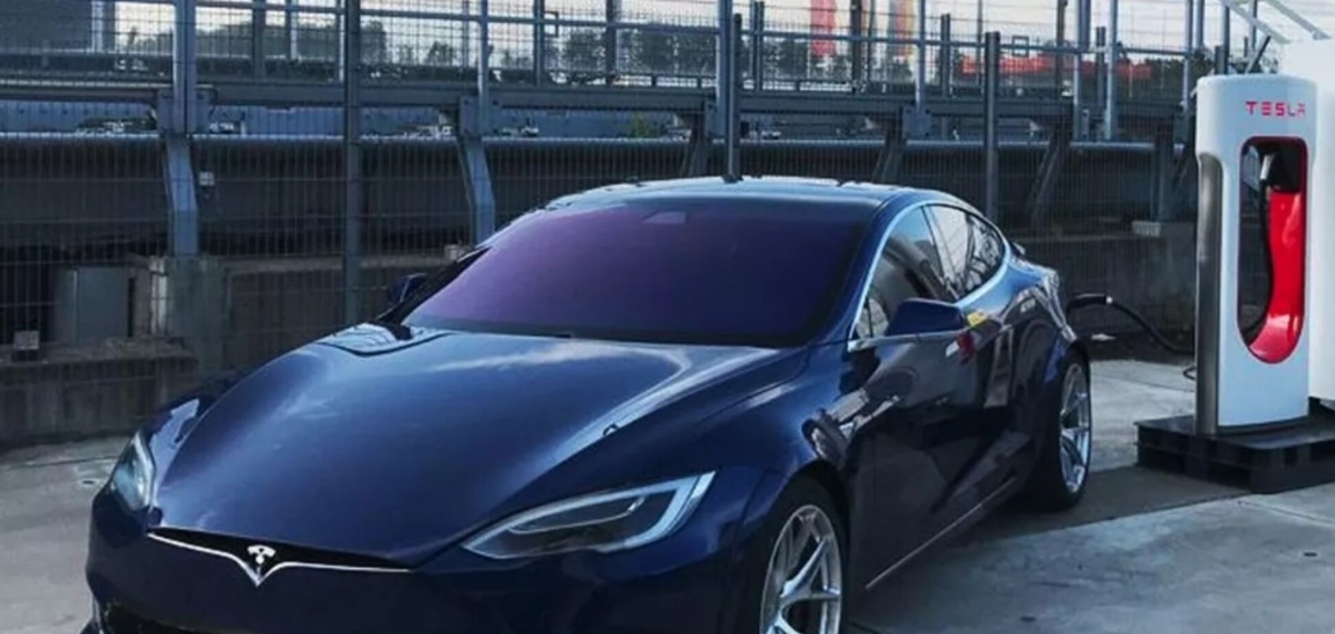 Tesla попыталась побить рекорд Porsche: все окончилось провалом