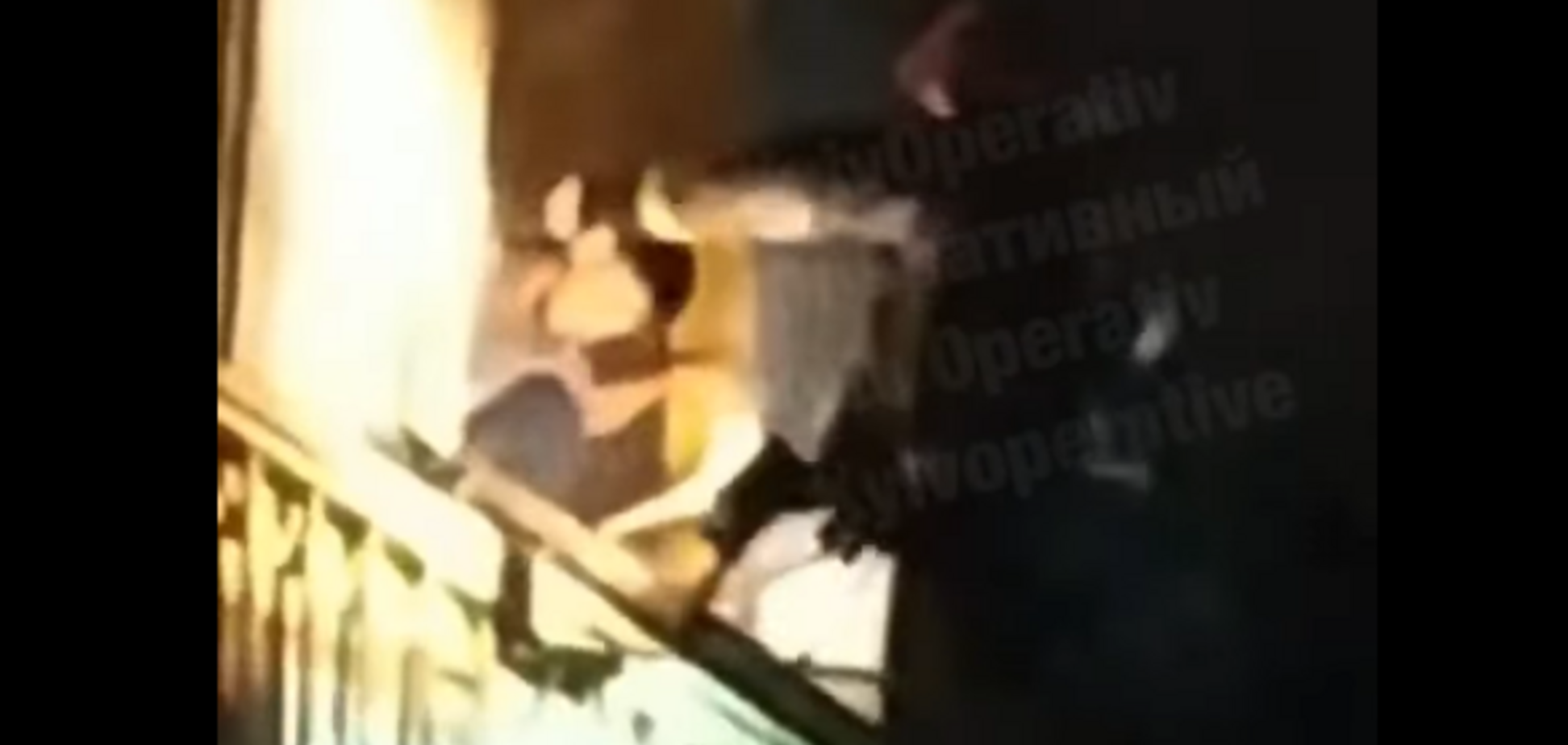 Сгорела женщина: смертельный пожар в пятиэтажке Киева попал на видео