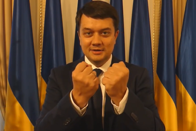 Разумков і міністри записали незвичайні відеозвернення: опубліковані ролики