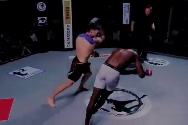 Боец MMA за 3 секунды отправил соперника в жуткий нокаут, установив рекорд