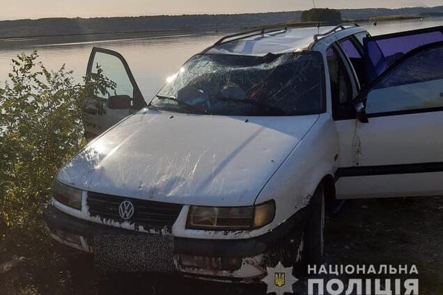 На Київщині чоловік потонув просто у автомобілі. Моторошні фото