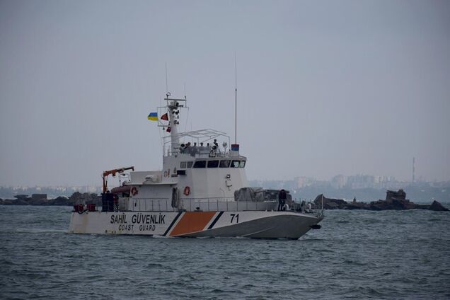 В Одессу зашел иностранный военный корабль: что происходит