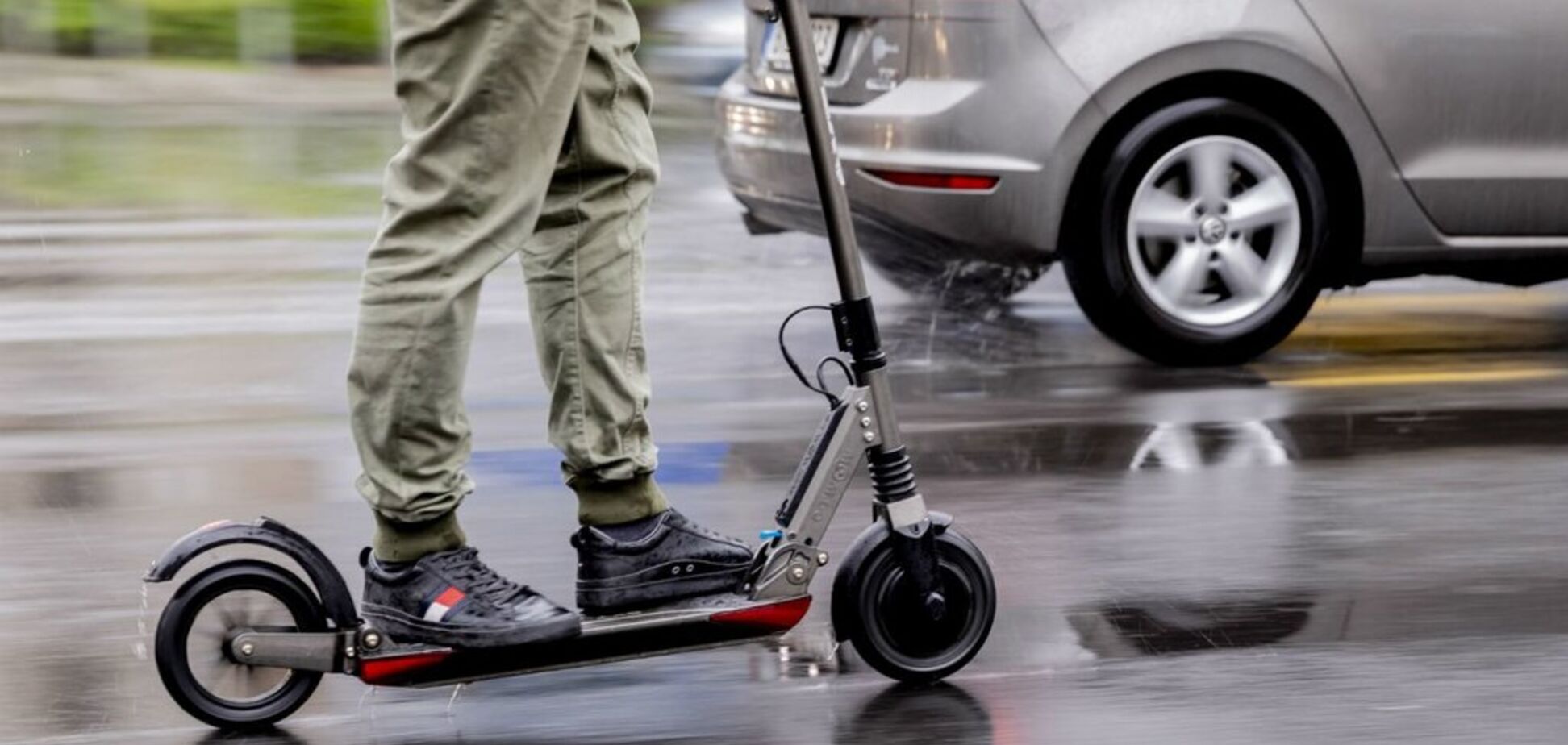 Летел на полной скорости: в Днепре мужчина на самокате попал в смертельную аварию