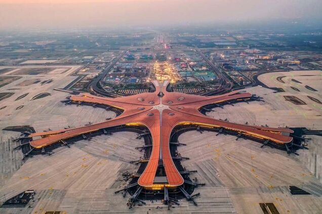 В Китае открыли огромный аэропорт: как он выглядит