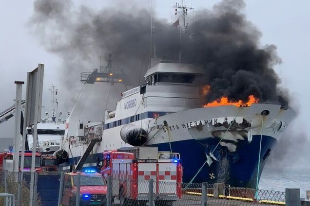 Горить понад 14 годин: у Норвегії оголосили про загрозу вибуху аміаку на російському кораблі. Фото і відео