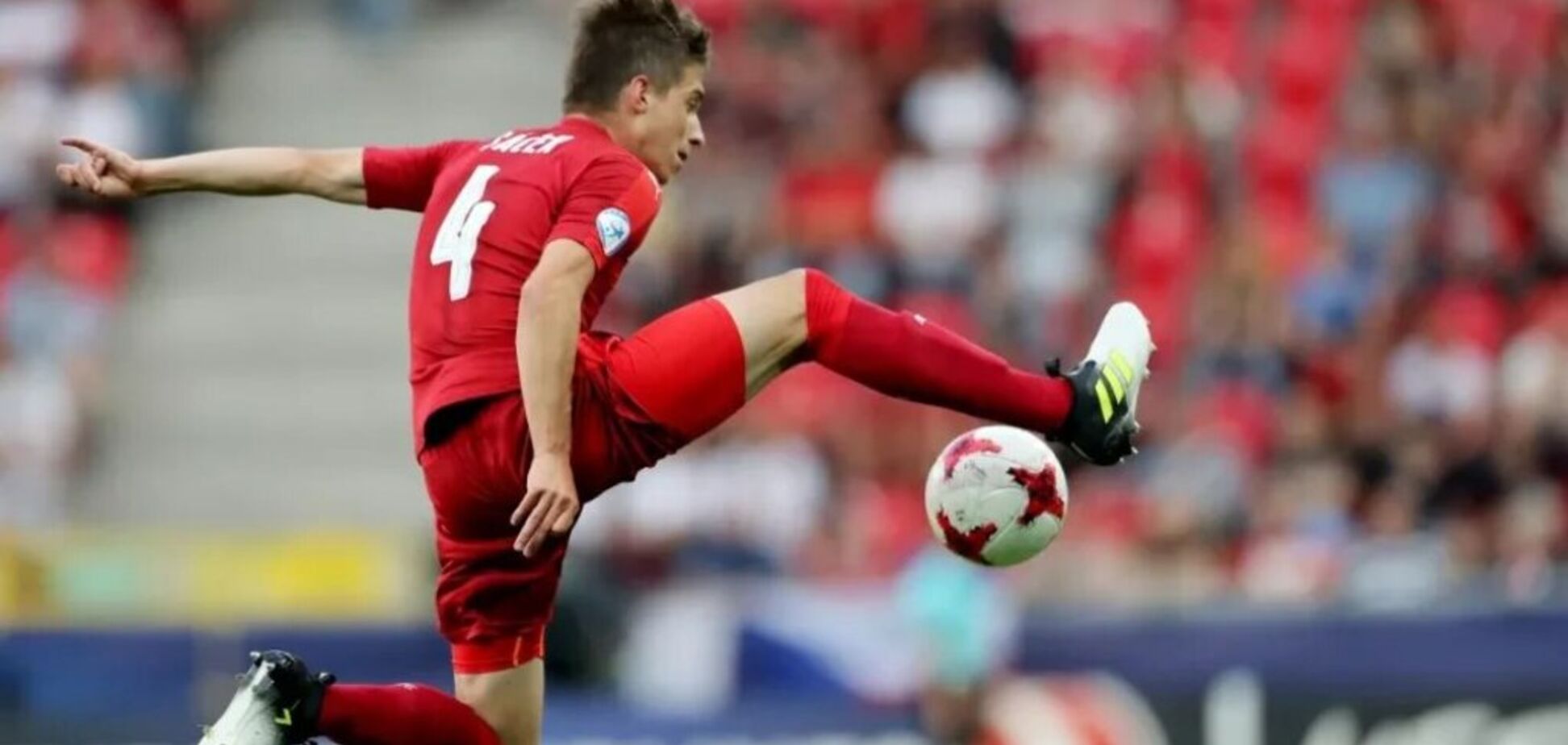 Момент року! Футболіст забив автогол дупою