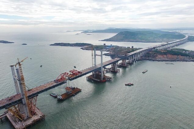 В "запретной зоне" Китая построили самый длинный в мире мост: появились впечатляющие фото