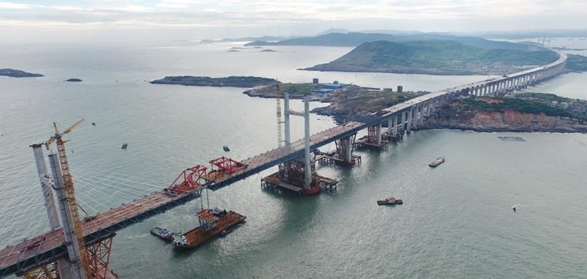 В 'запретной зоне' Китая построили самый длинный в мире мост: появились впечатляющие фото
