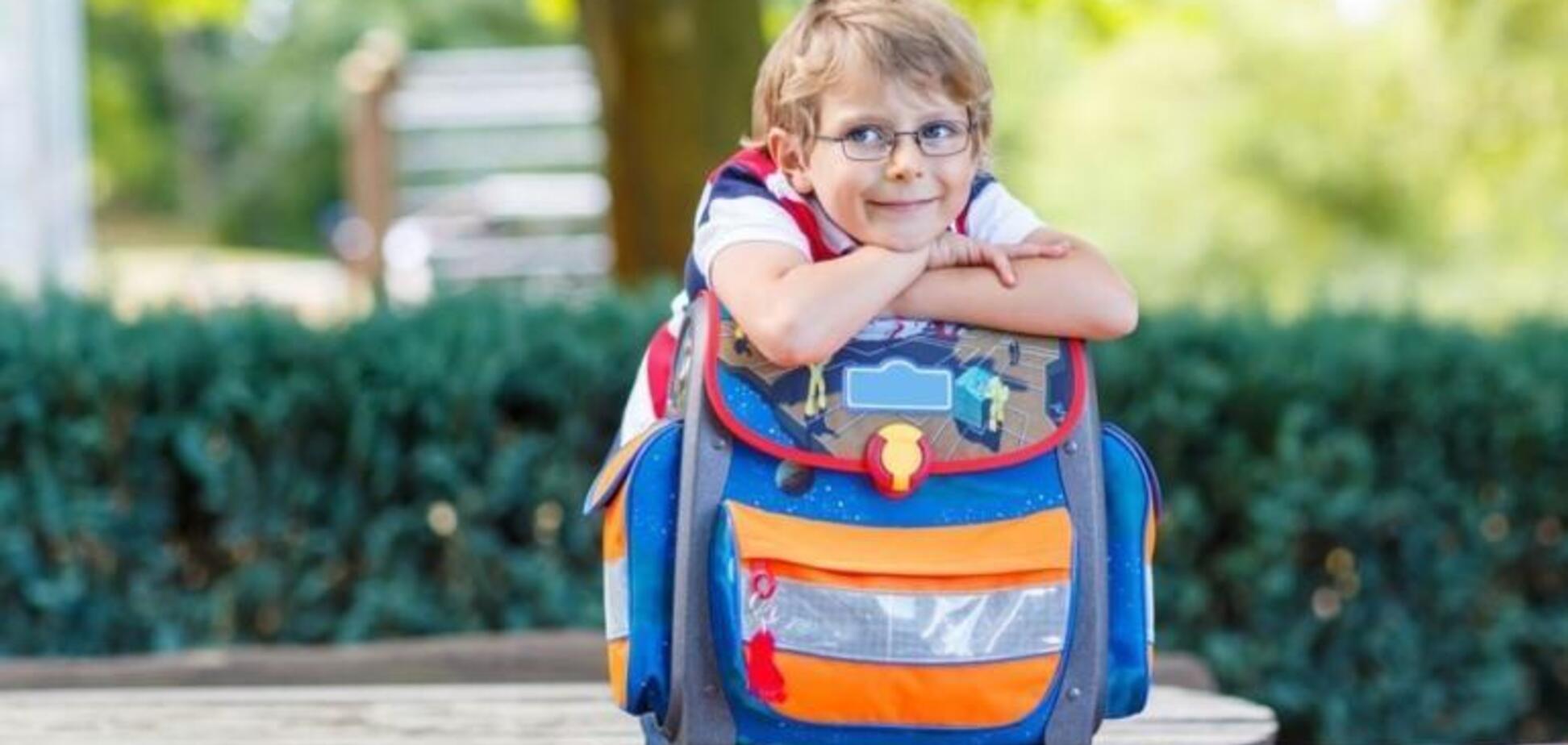 Вчені розповіли, чи може важкий портфель викликати сколіоз в школяра