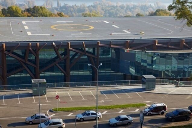 Есть куда лететь? С 'вертолетной площадки Януковича' сняли арест