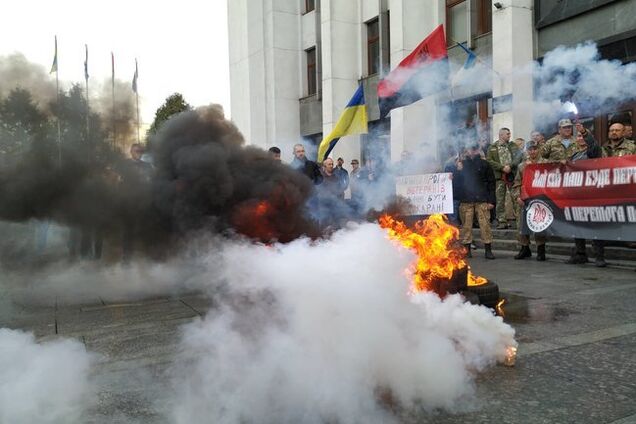 "Нет капитуляции!" В Тернополе военные устроили "майдан" из-за Донбасса. Фото и видео
