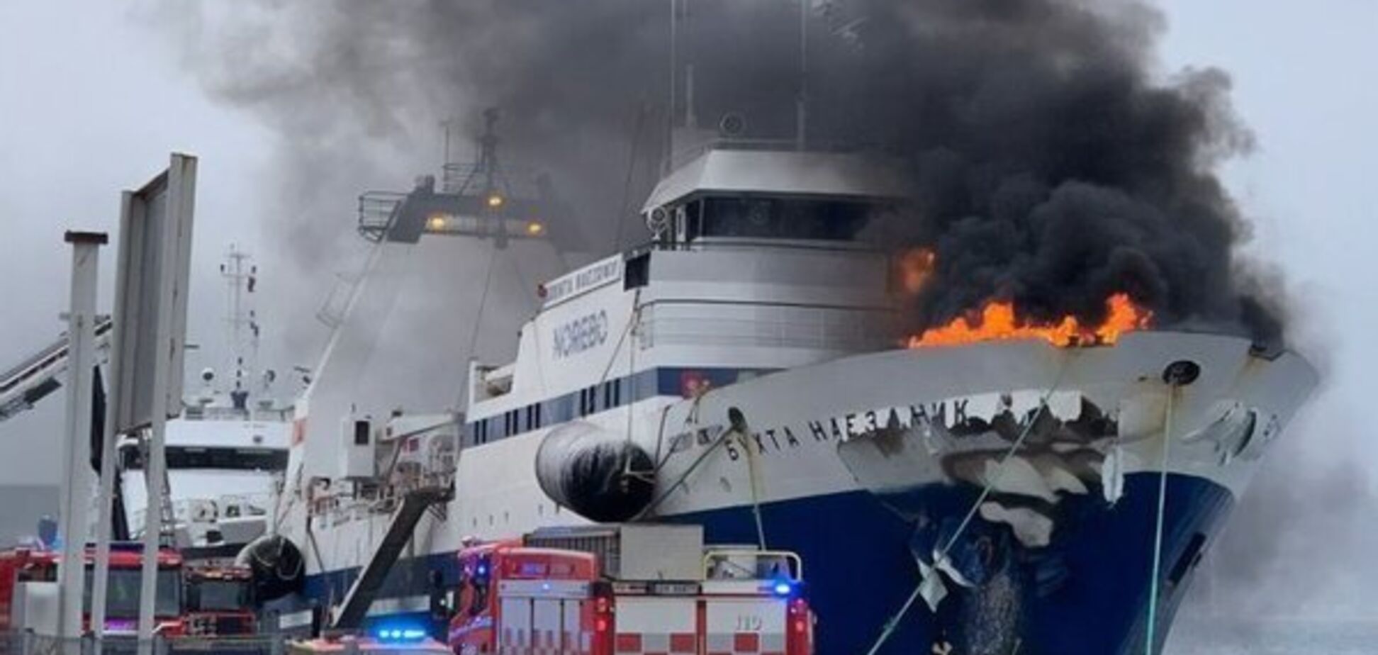 Російський корабель, що загорівся у Норвегії затонув: відео фіаско