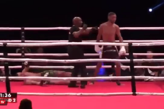 Кикбоксер после жуткого нокаута оказался в 'параллельной реальности' - опубликовано видео