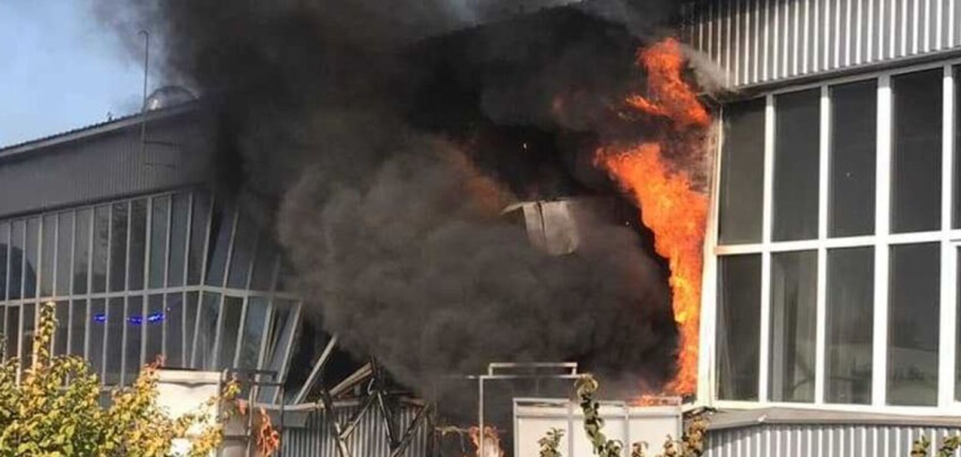 Пожар на заводе в Сумах