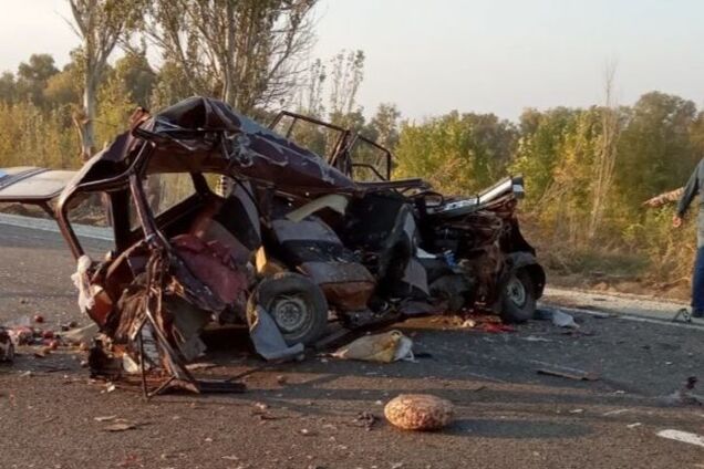 Живого місця не залишилося: під Запоріжжям сталося жахливе ДТП