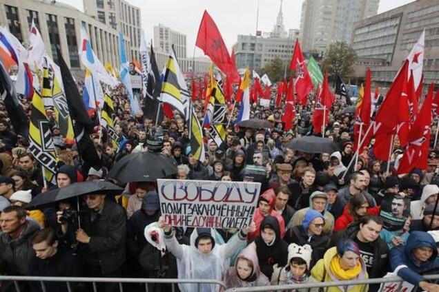 "Митинг тает под дождем": прихвостни Путина высмеяли новую акцию в Москве