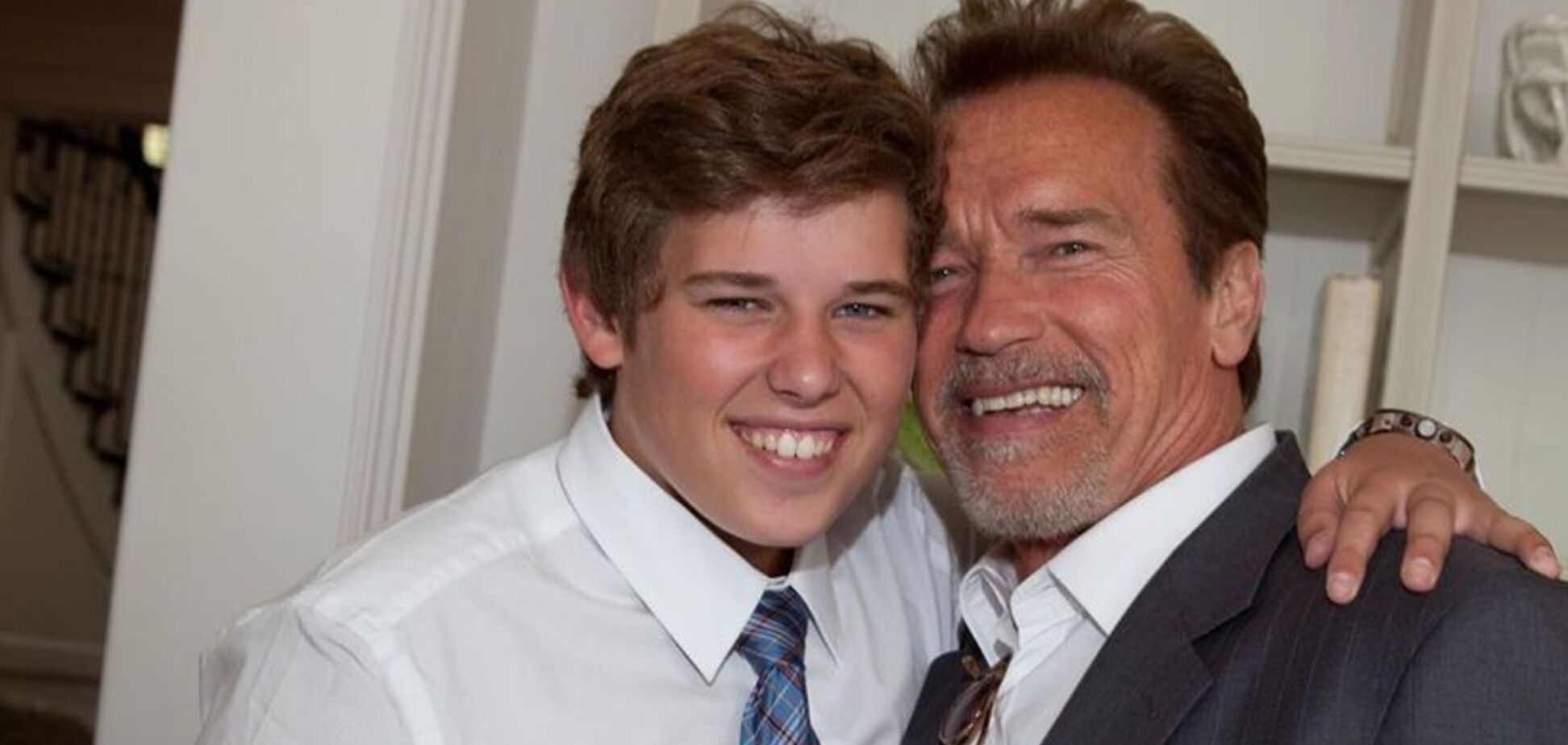 'Шеврон-то російська!' Син Шварценеггера раптово вбрався у шинель офіцера Росії