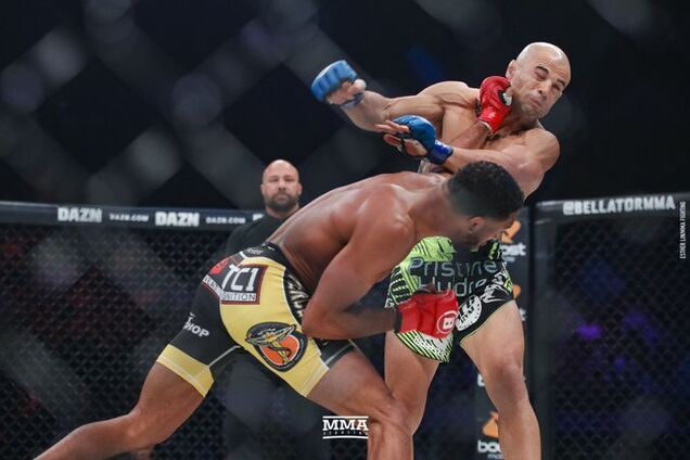 Боец MMA убийственным нокаутом повторил исторический рекорд — опубликовано видео
