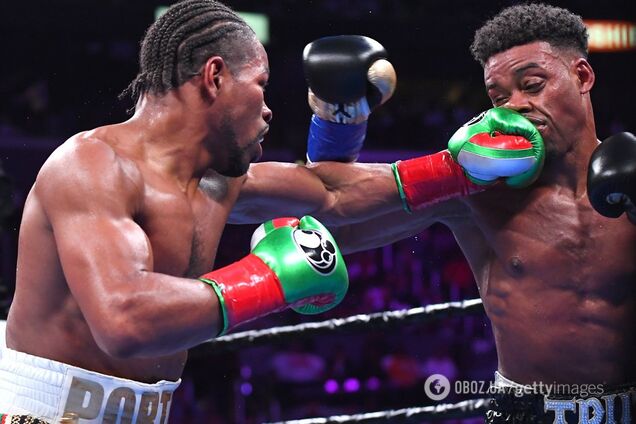 Непобедимый американец в чемпионском бою с нокдауном объединил титулы