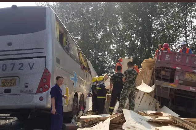 В Китае в кровавой аварии погибли 36 человек: все детали